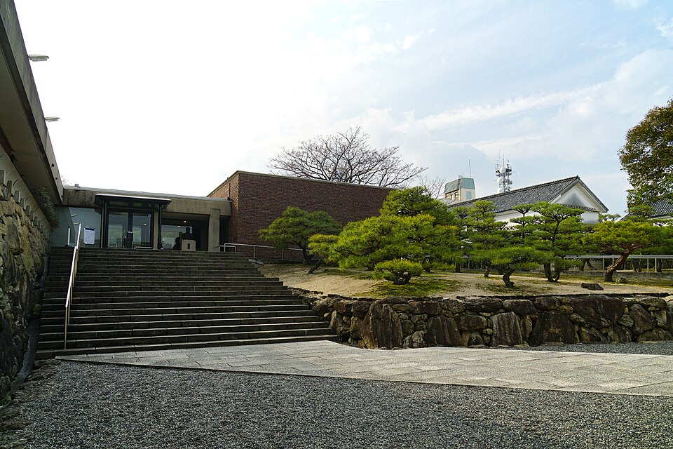 林原美術館の外観（2016年3月撮影）
