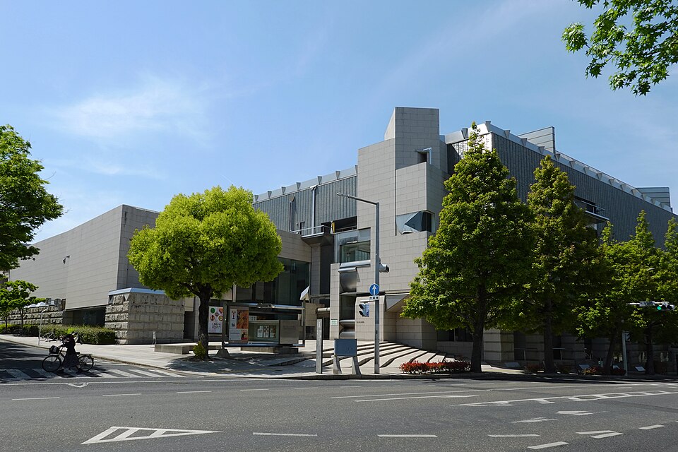 岡山県立美術館の外観(2025年5月撮影)