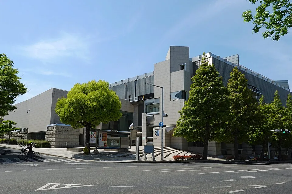 岡山県立美術館の外観（2025年5月撮影）